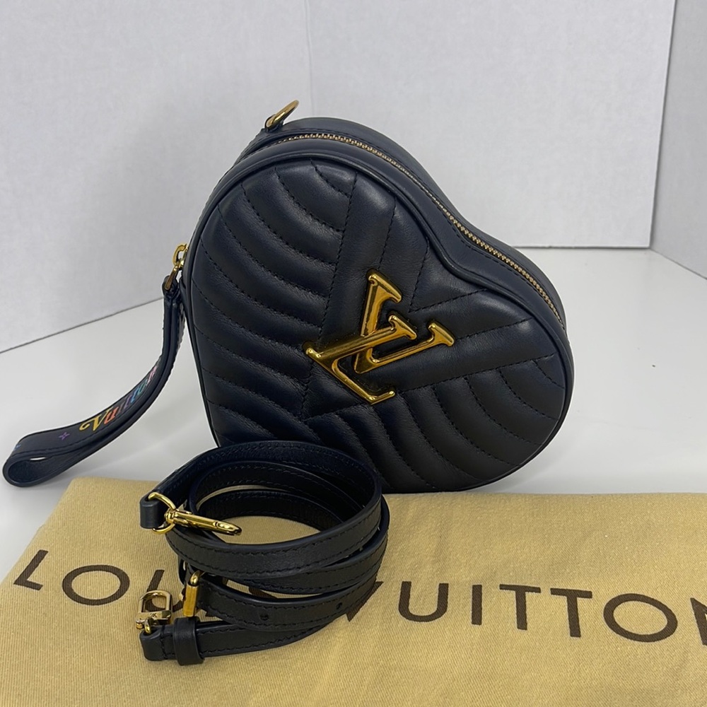 Louis Vuitton heart wave in black